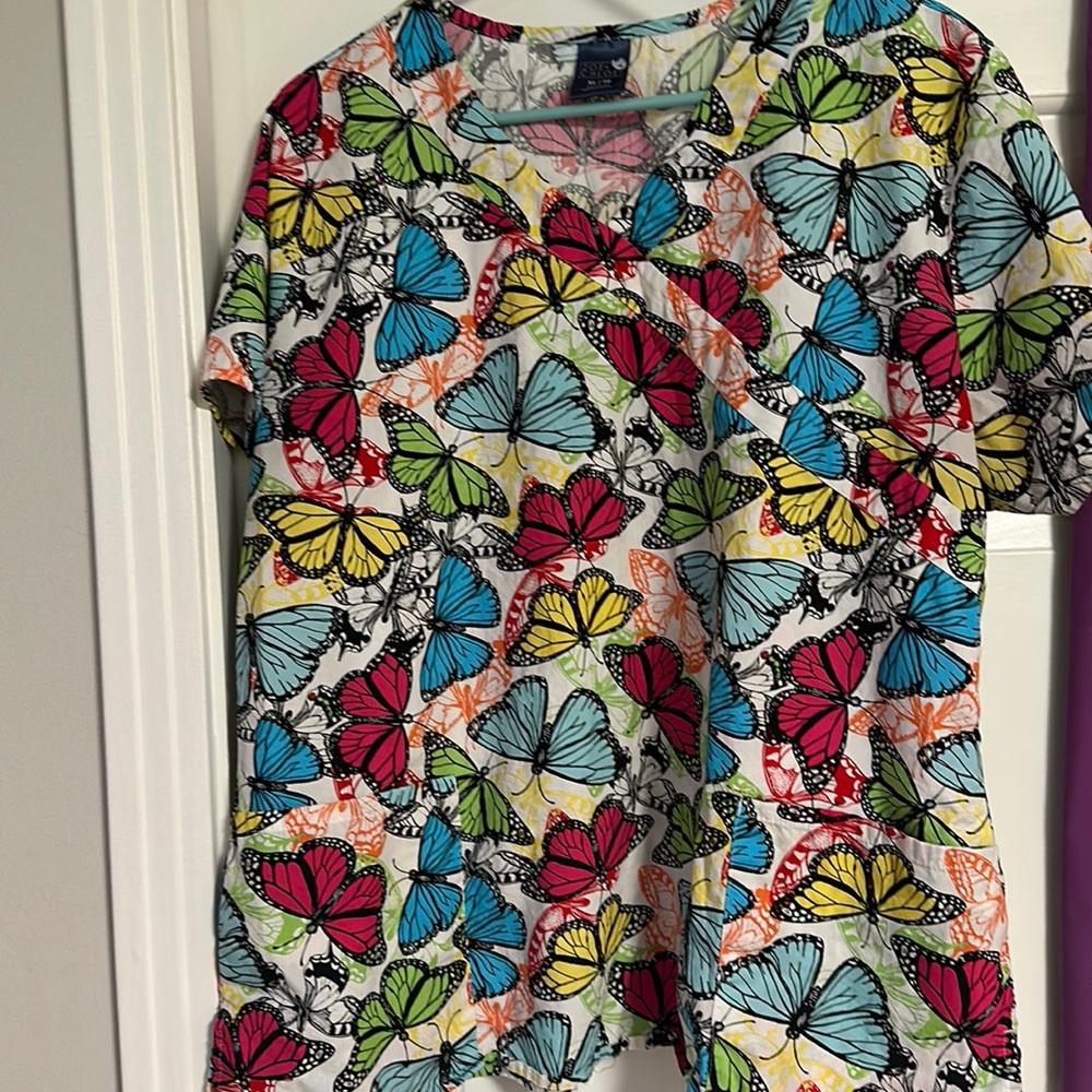 Zoe and Chloe Scrub top size XL